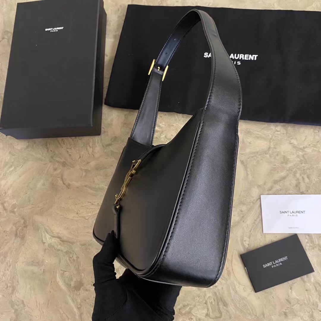 LE 5 À 7 HOBO BAG IN MATTE PYTHON