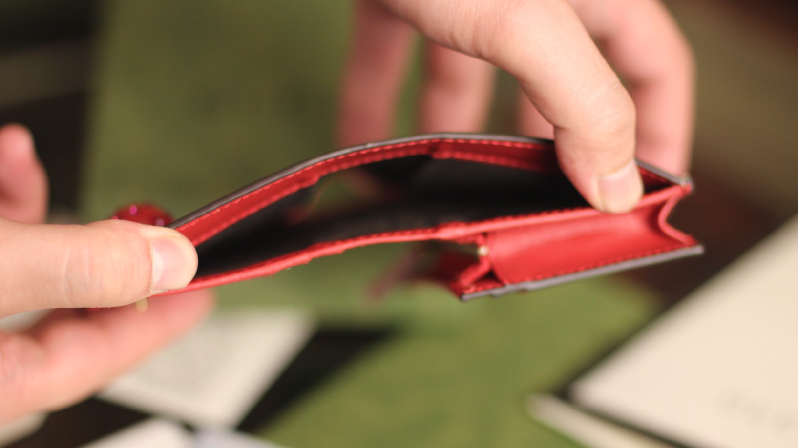G*u*i cherry wallet