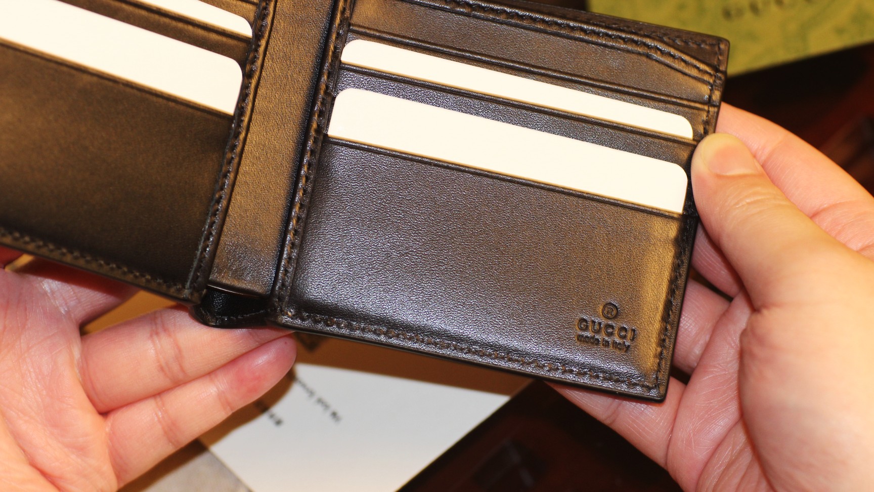 bee print gg S*p*e wallet
