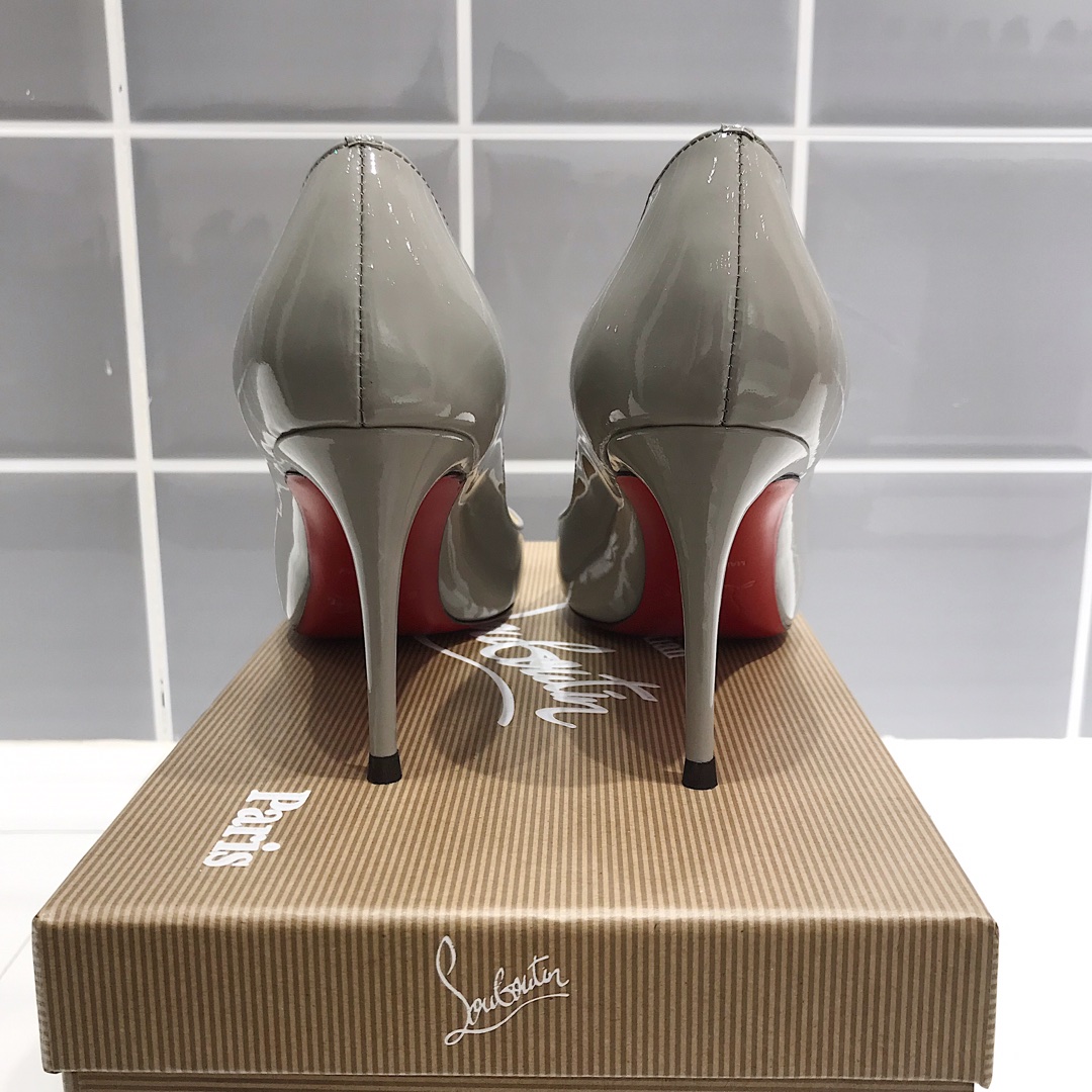 Ch**an louboutin queen red sole shoes