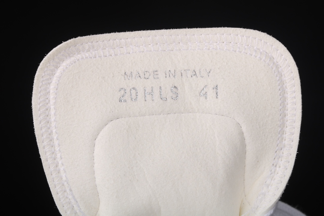 D*or b23 oblique low top sneakers kaws