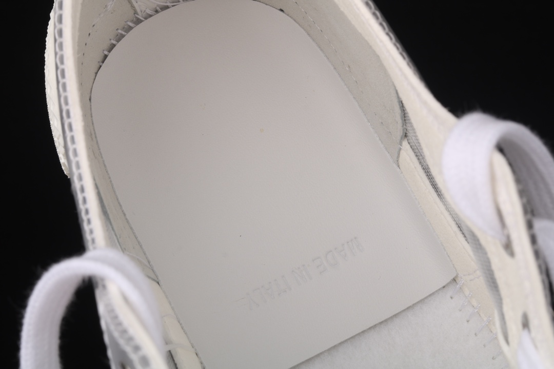 D*or b23 oblique low top sneakers kaws