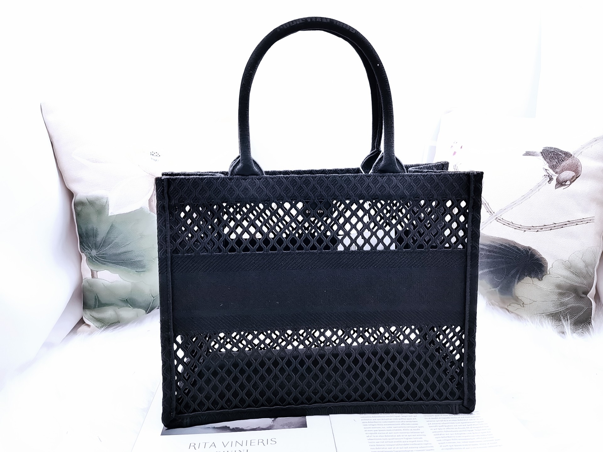 D*or book tote