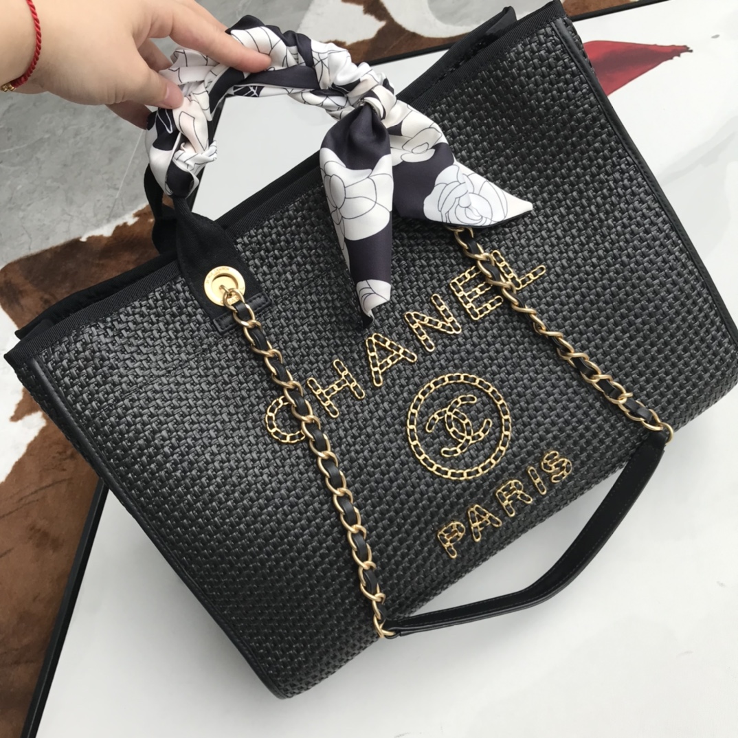 Ch*el tote