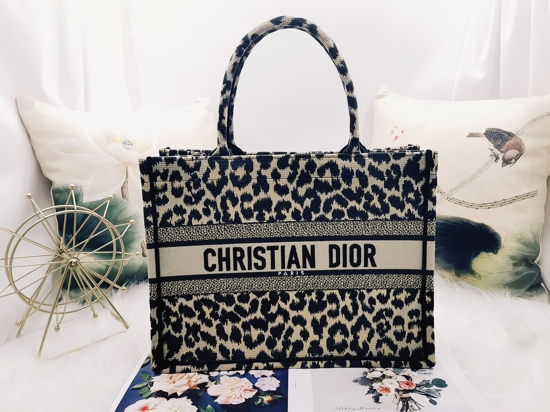 D*or book tote