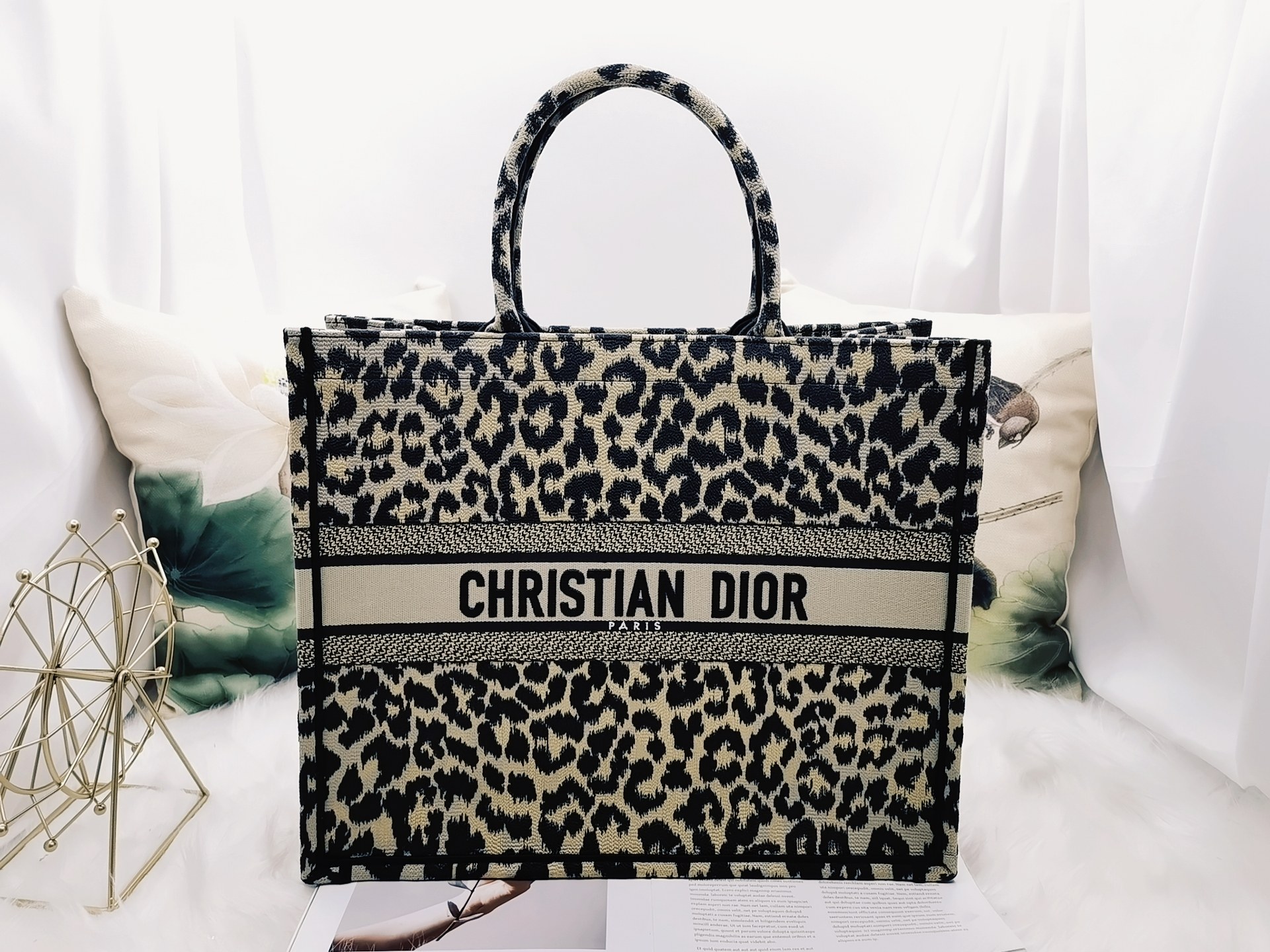 D*or book tote