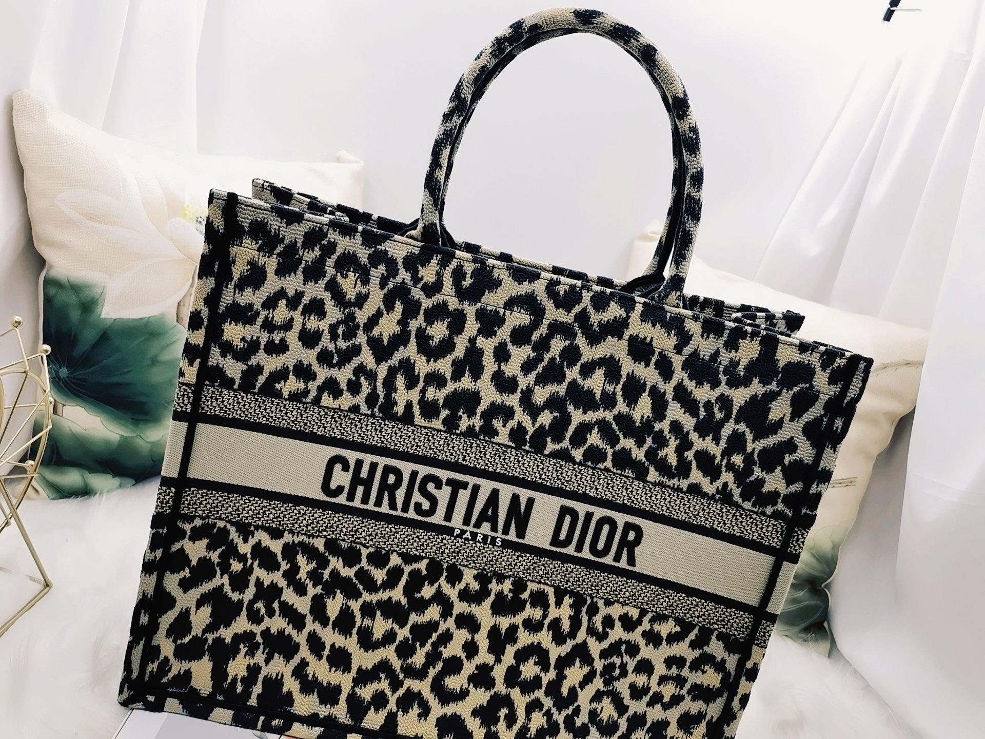 D*or book tote