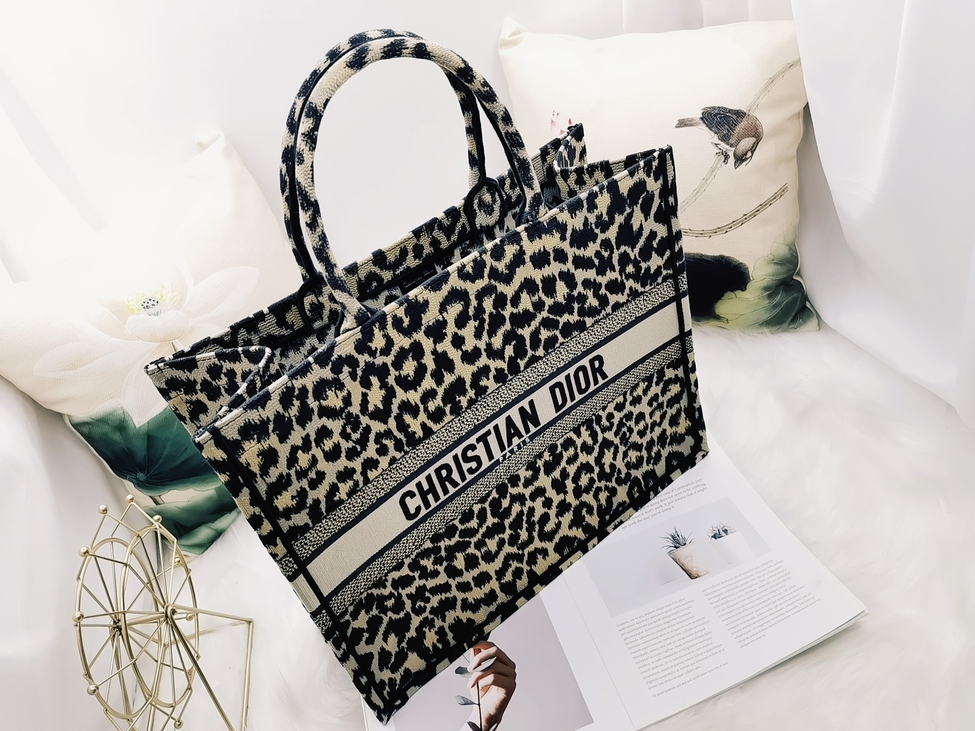 D*or book tote