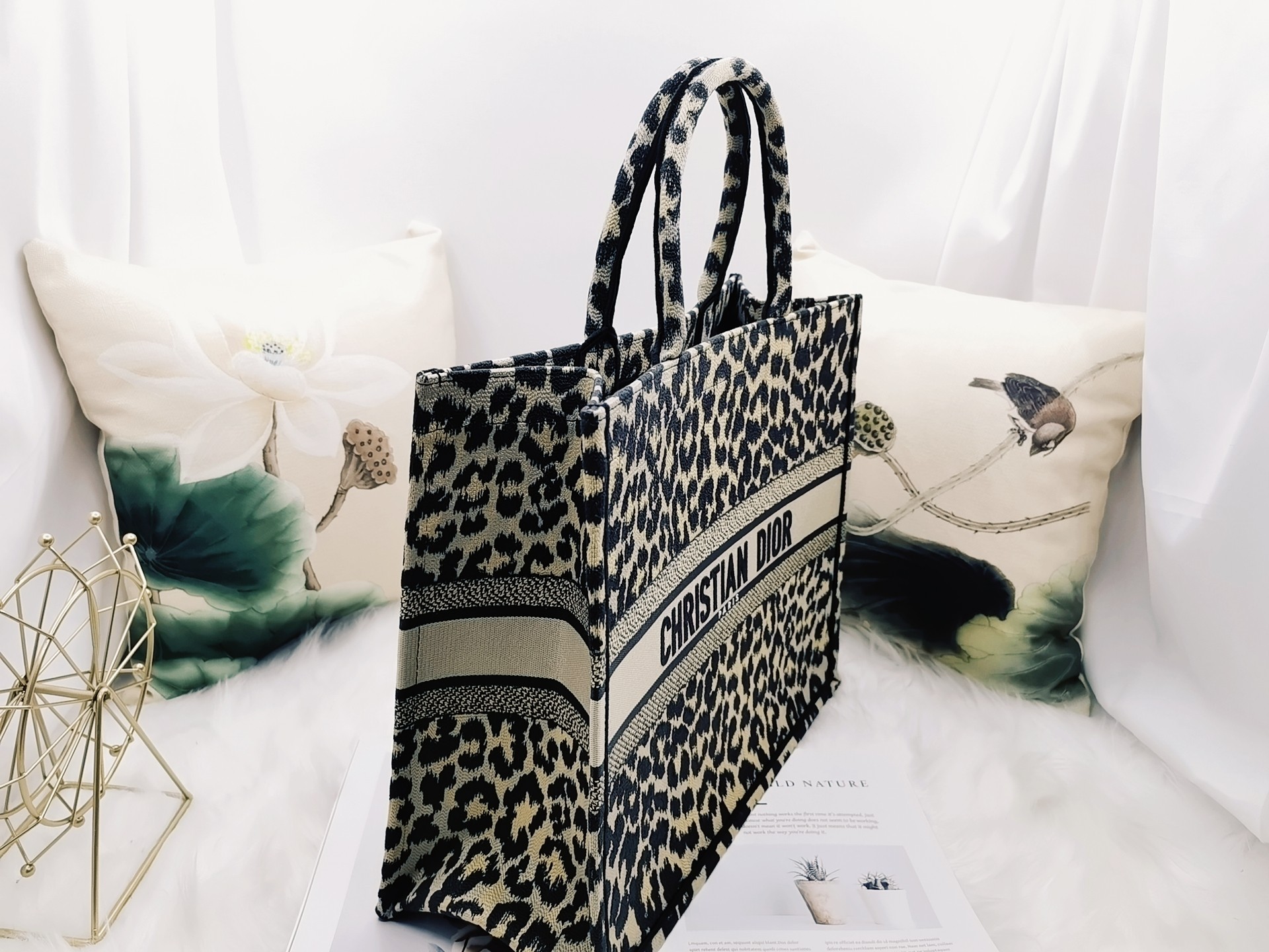 D*or book tote