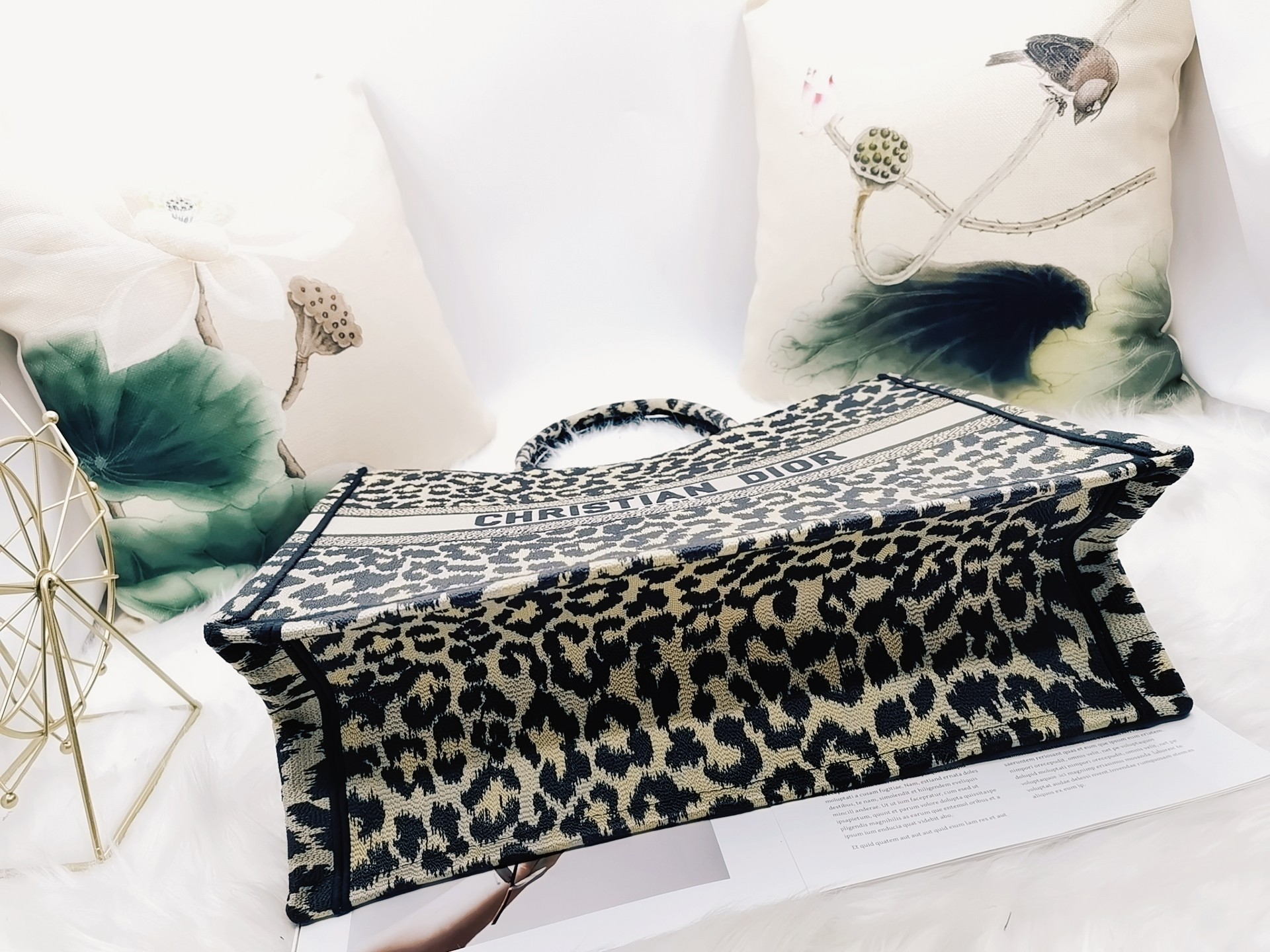 D*or book tote