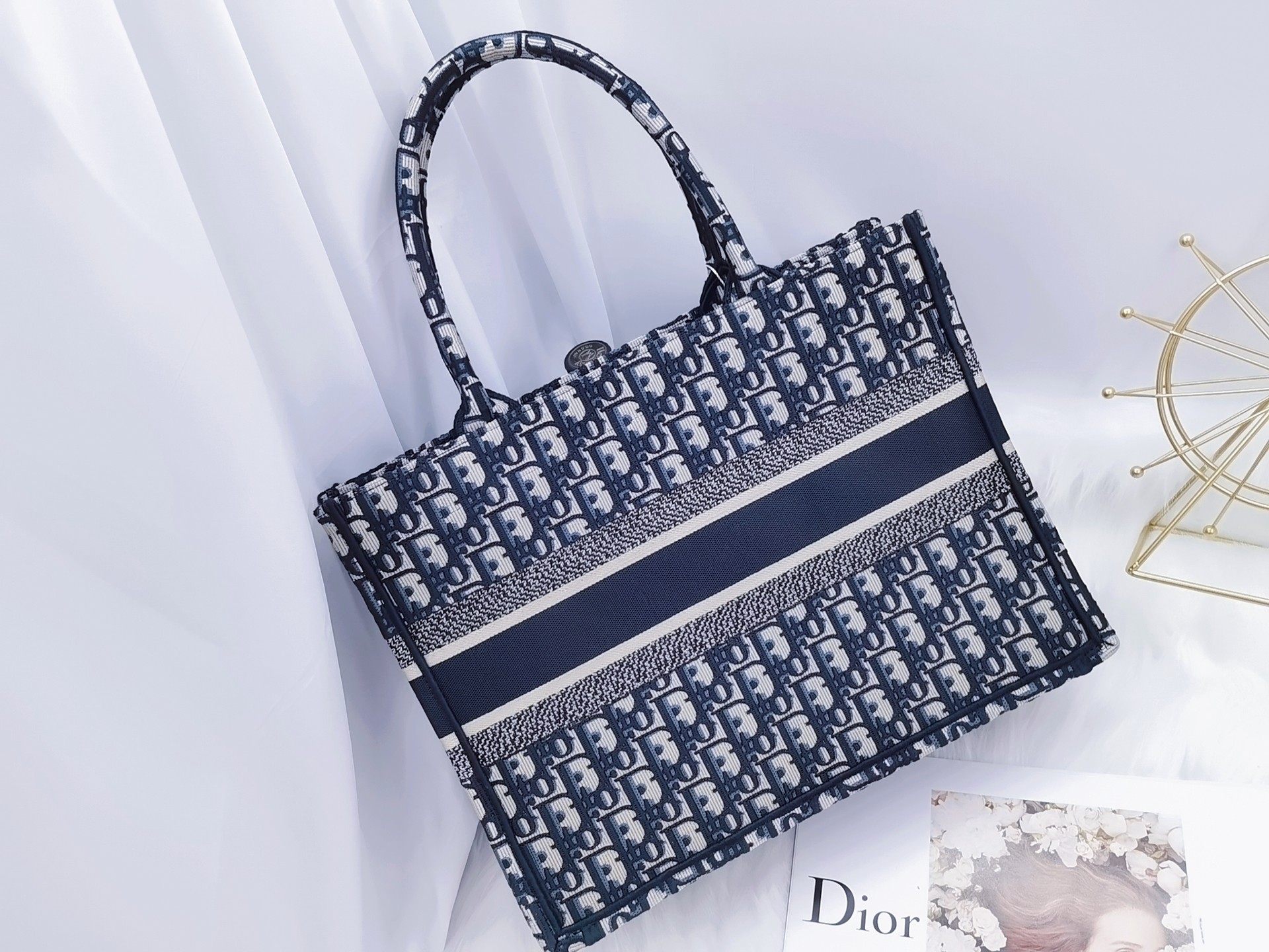 D*or book tote