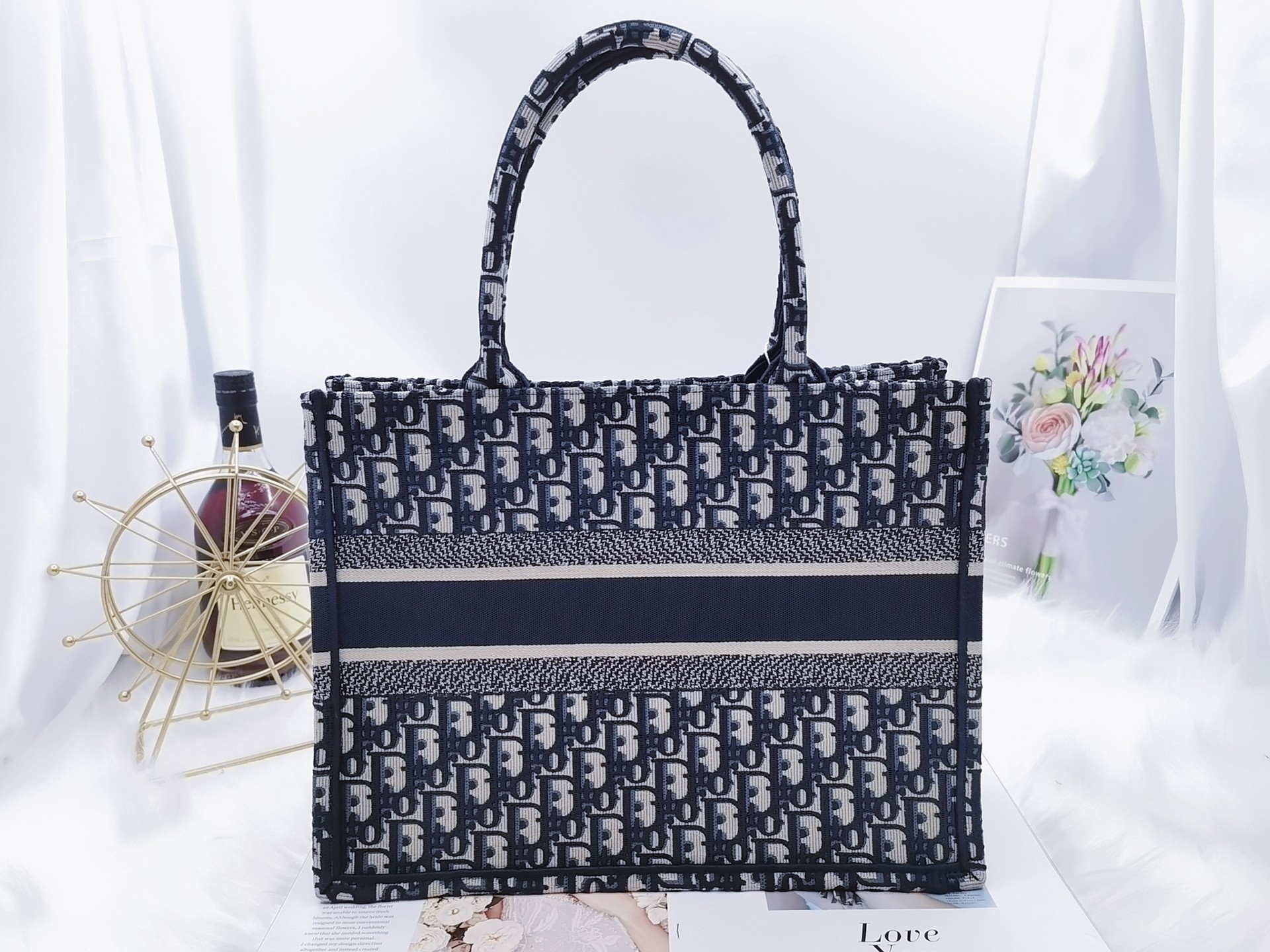 D*or book tote