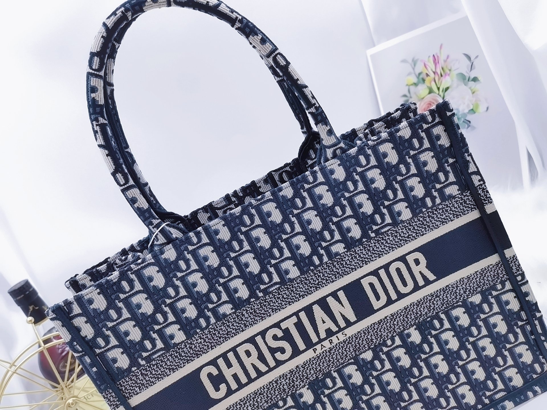 D*or book tote