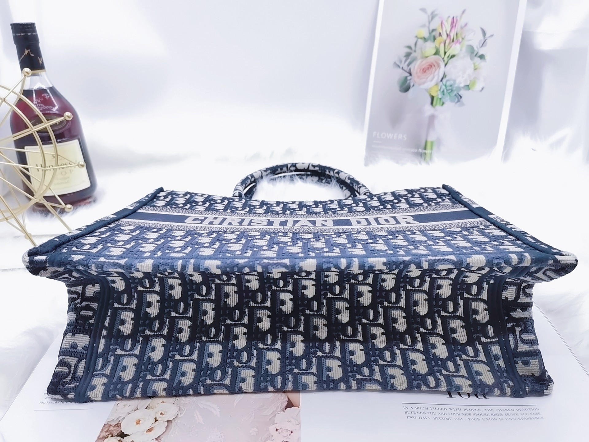 D*or book tote