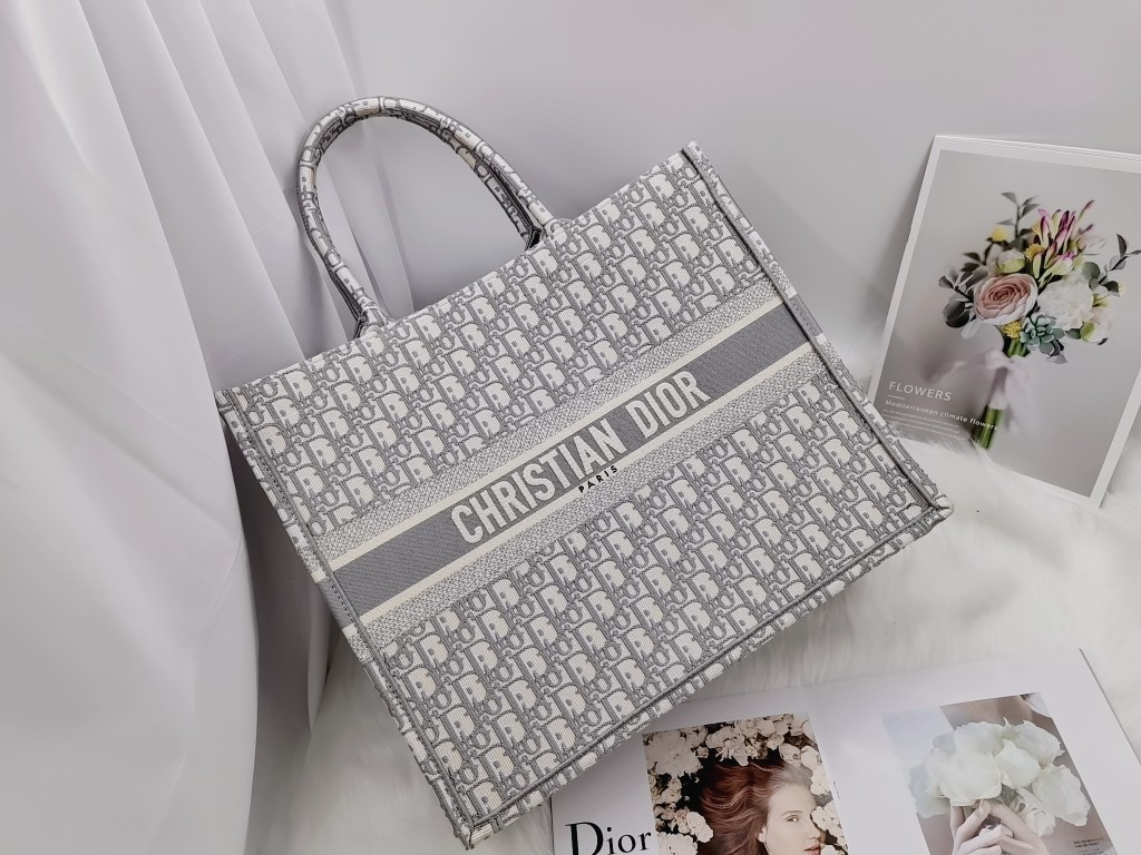 D*or book tote