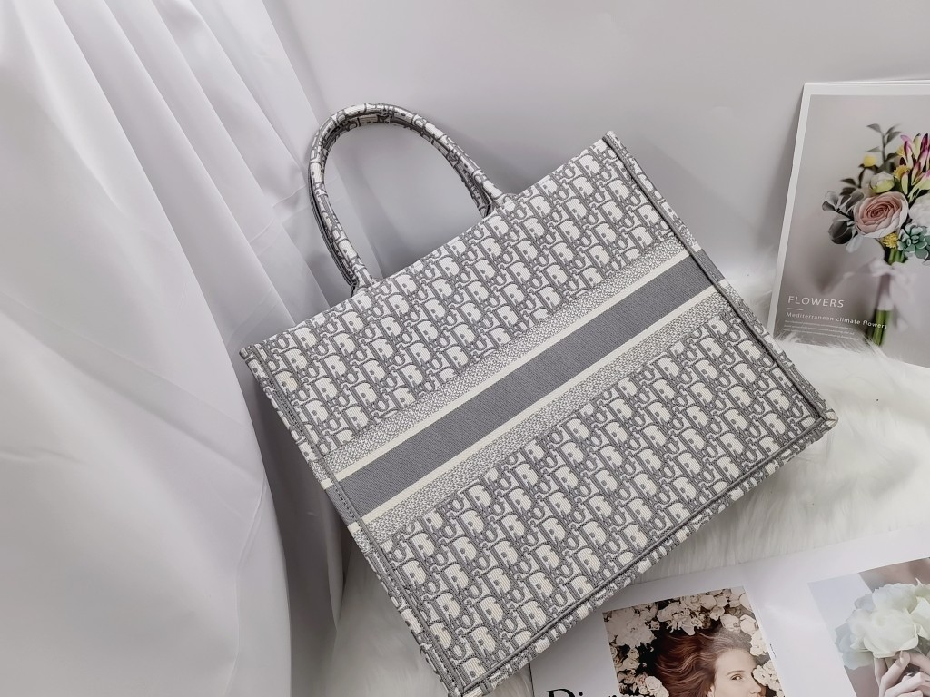 D*or book tote
