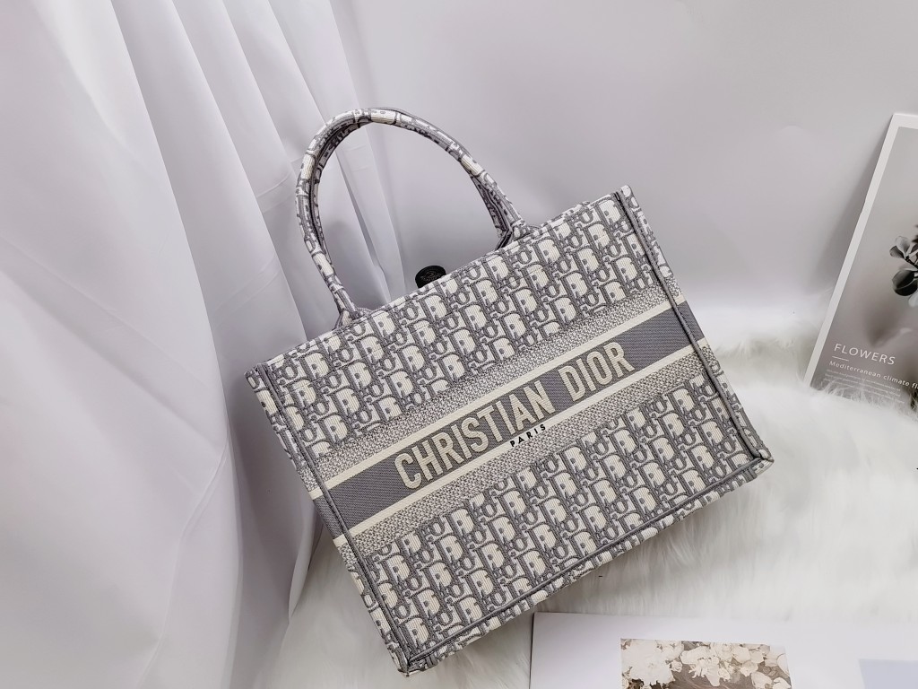 D*or book tote-medium