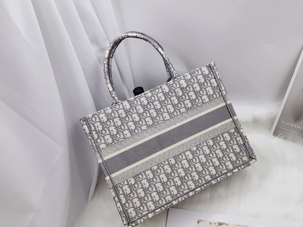 D*or book tote-medium