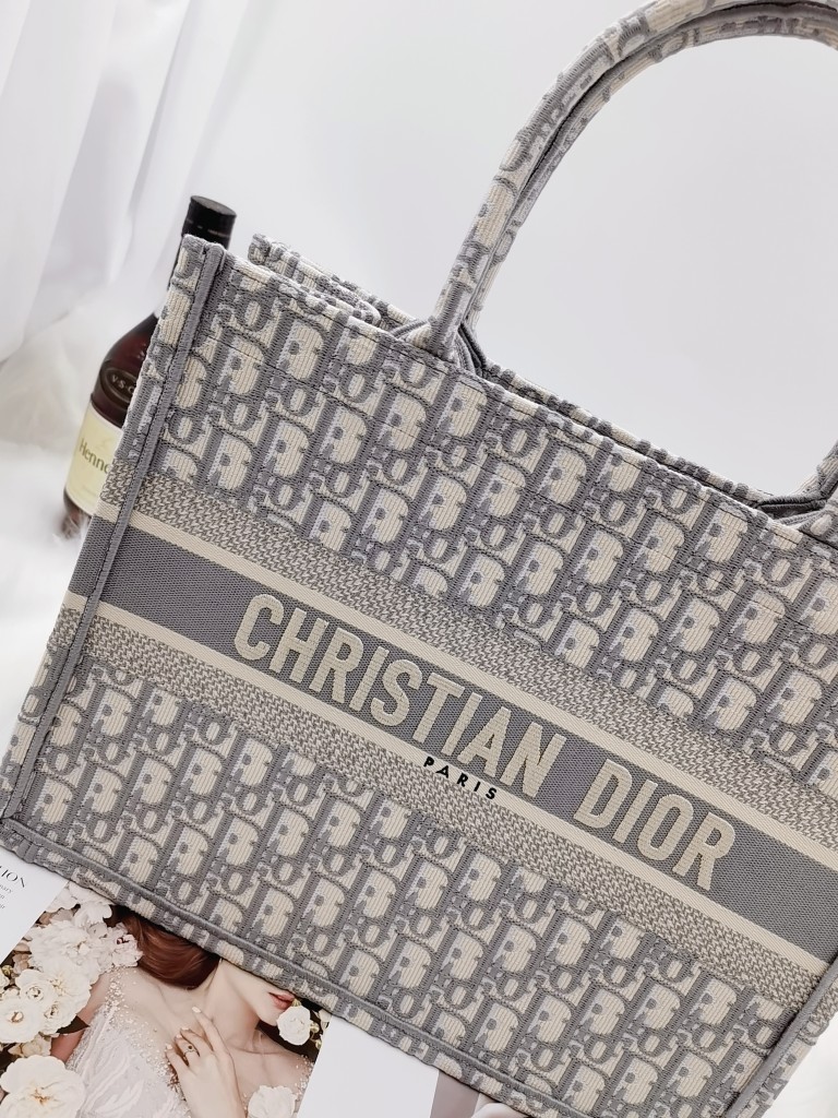 D*or book tote-medium