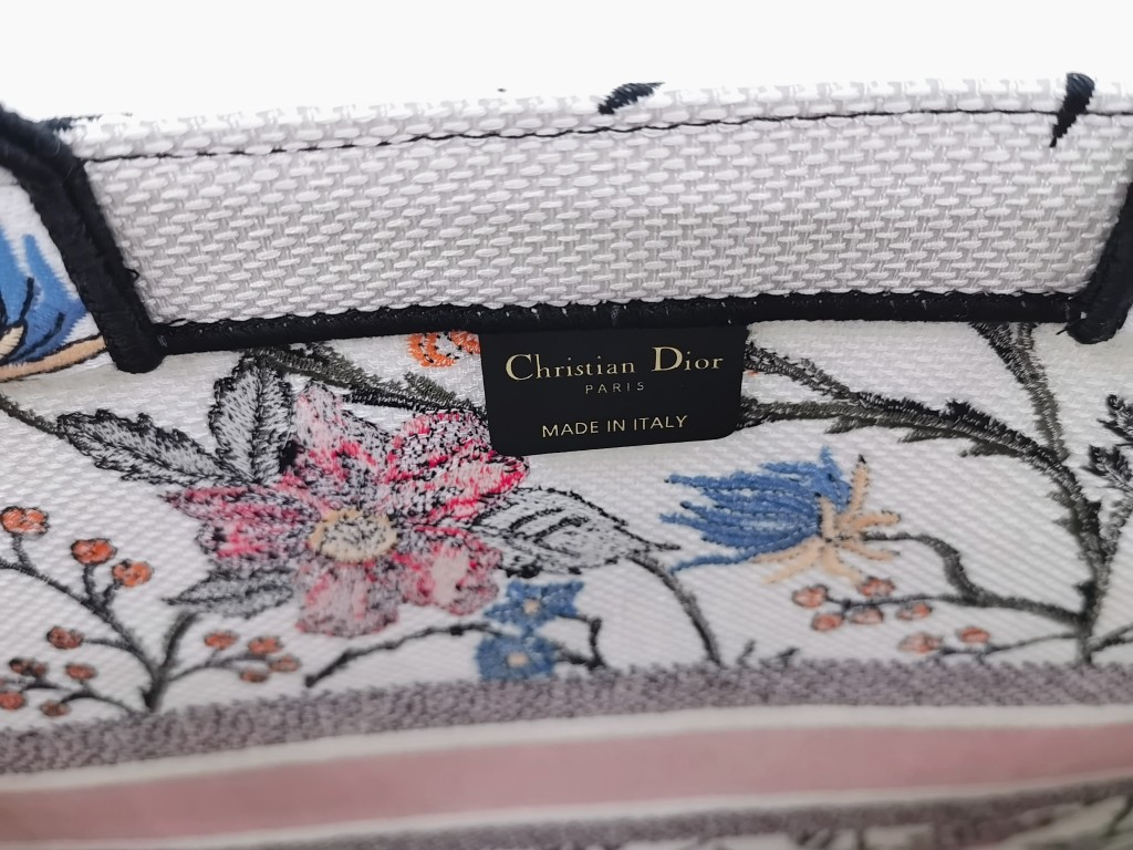 D*or book tote
