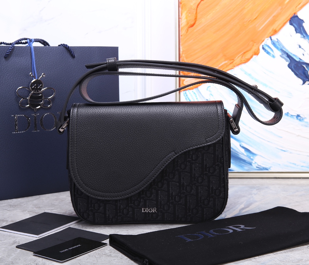 D*or saddle messenger bag