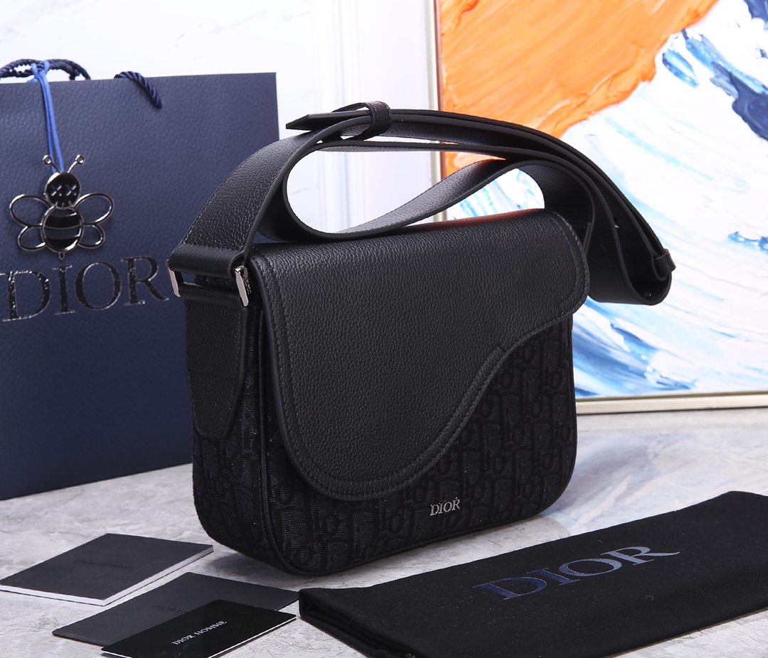 D*or saddle messenger bag