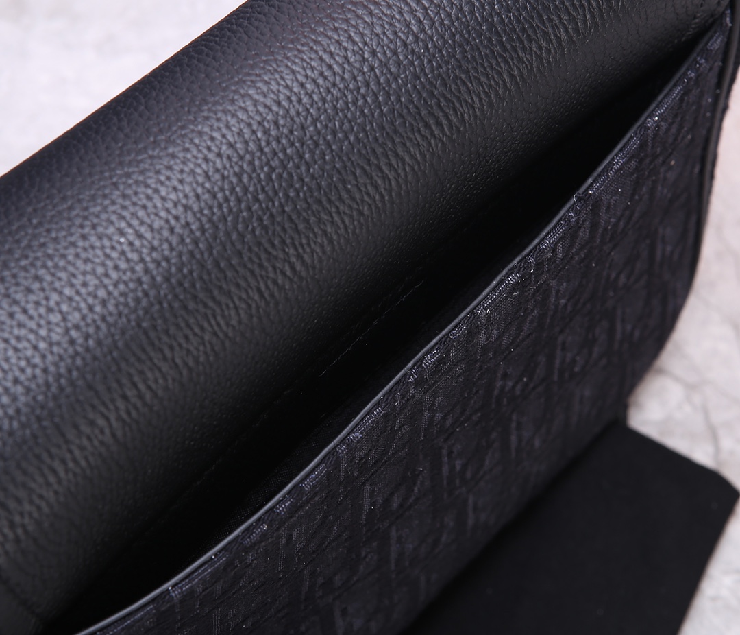 D*or saddle messenger bag
