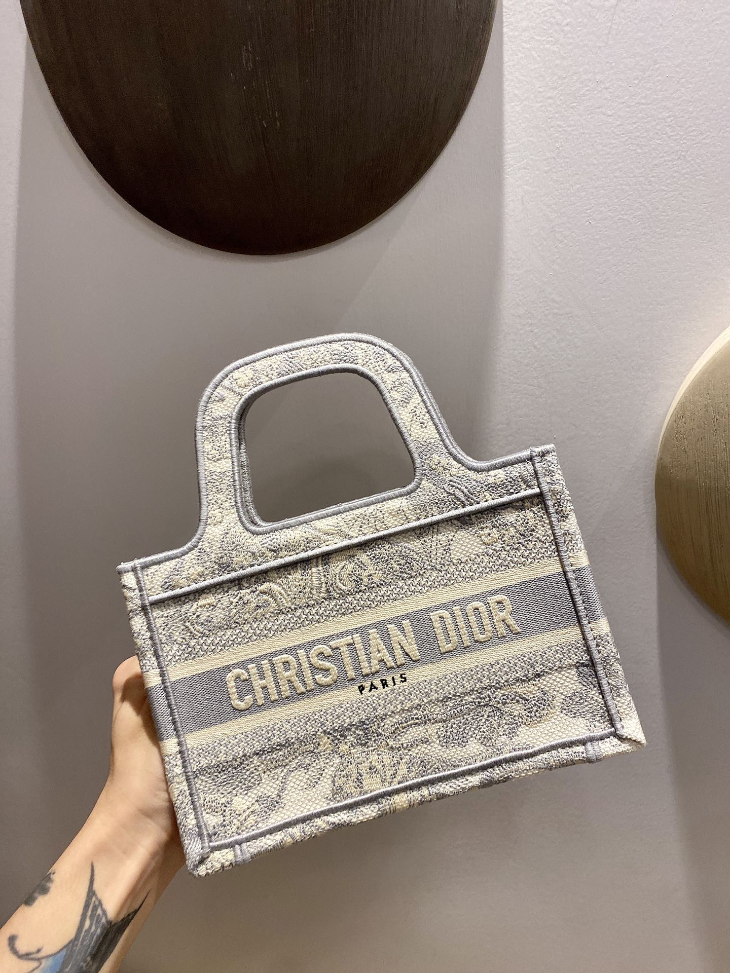 D*or book tote
