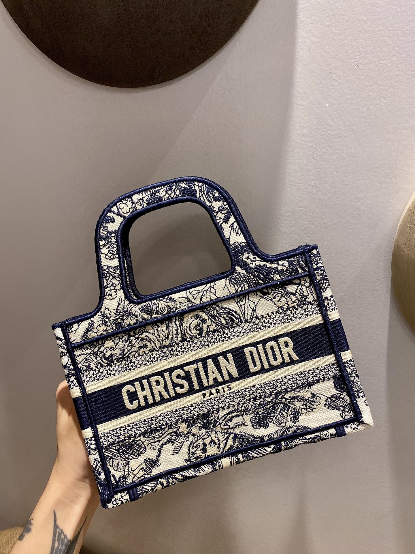 D*or book tote