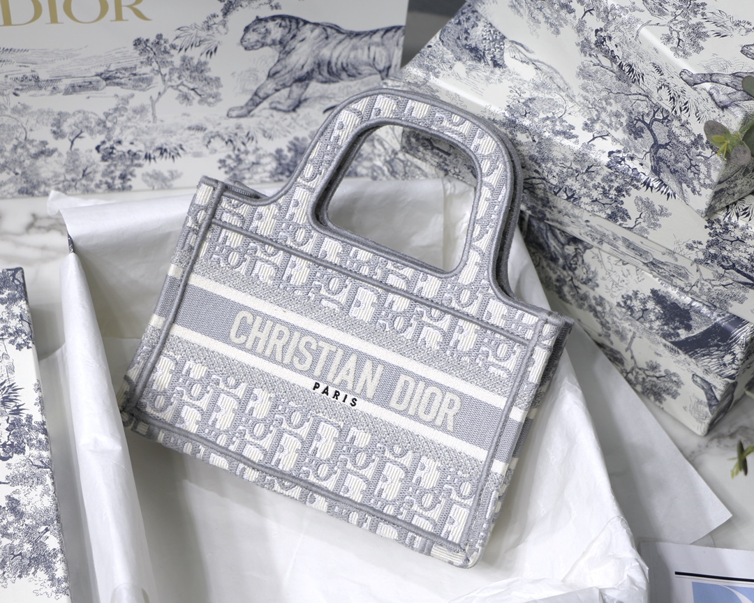 D*or book tote