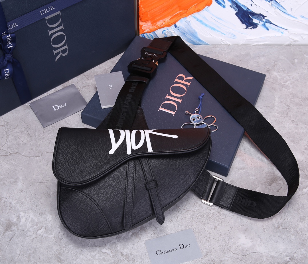 D*or men’s saddle bag