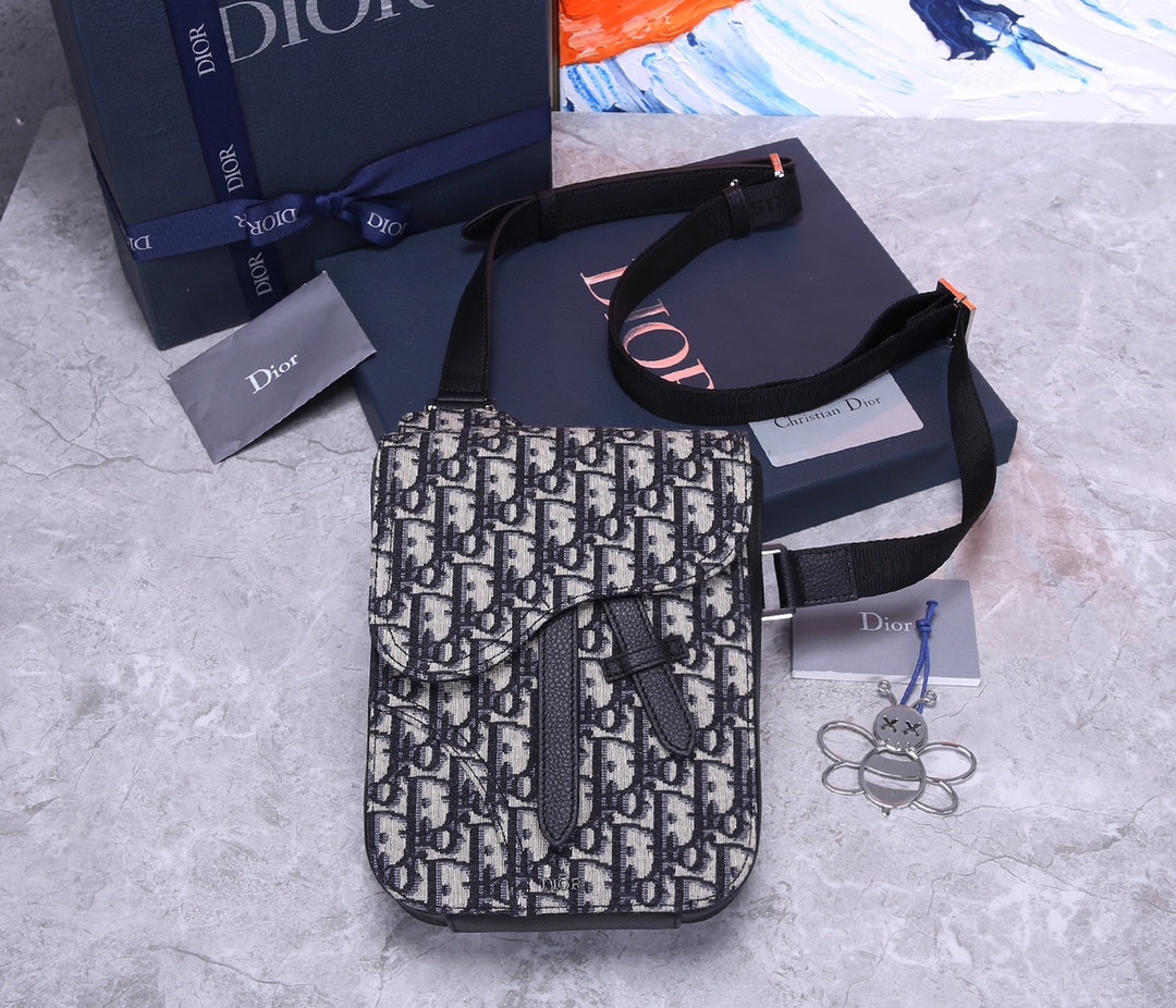 D*or cell phone bag