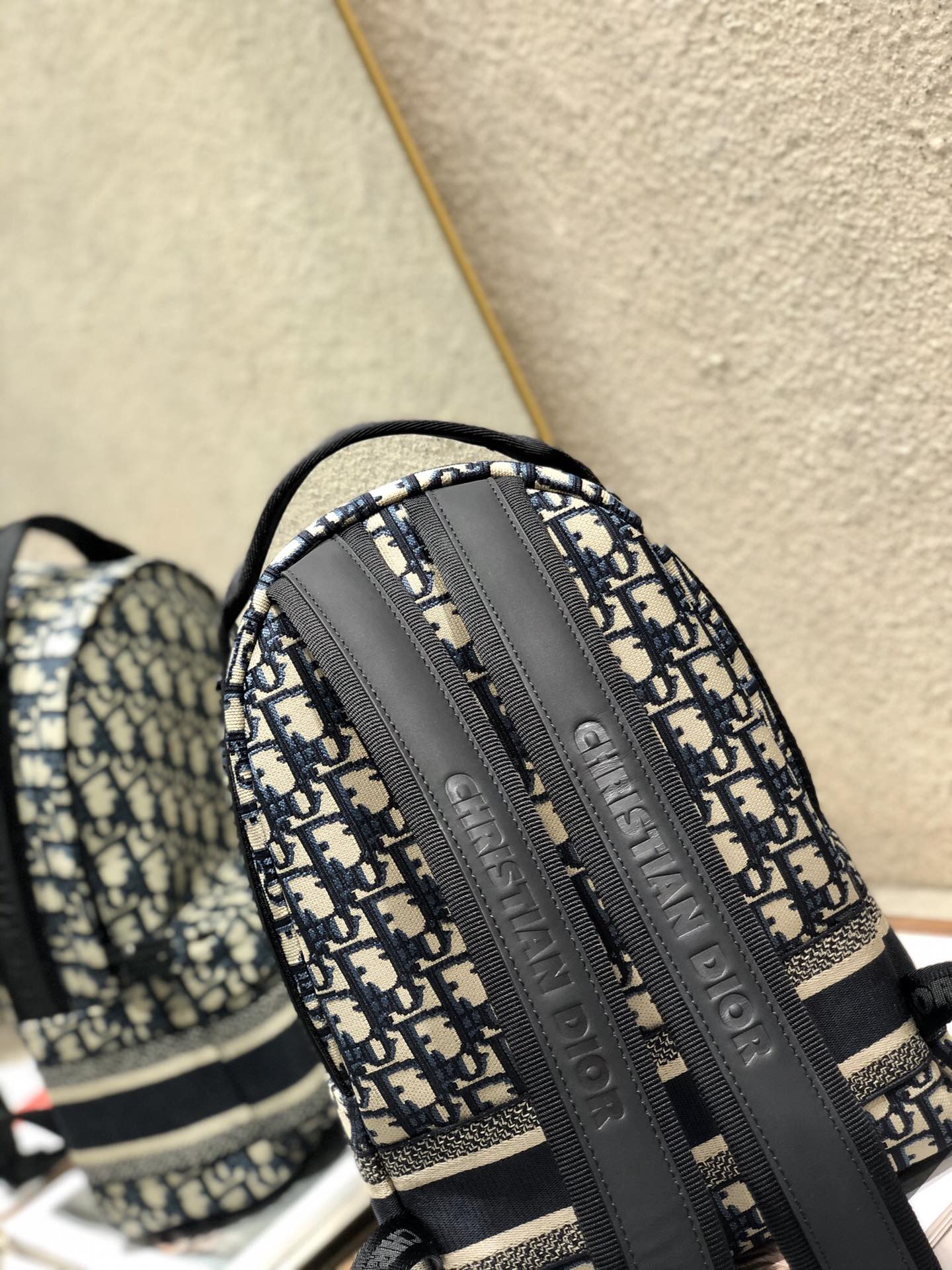 D*or oblique backpack