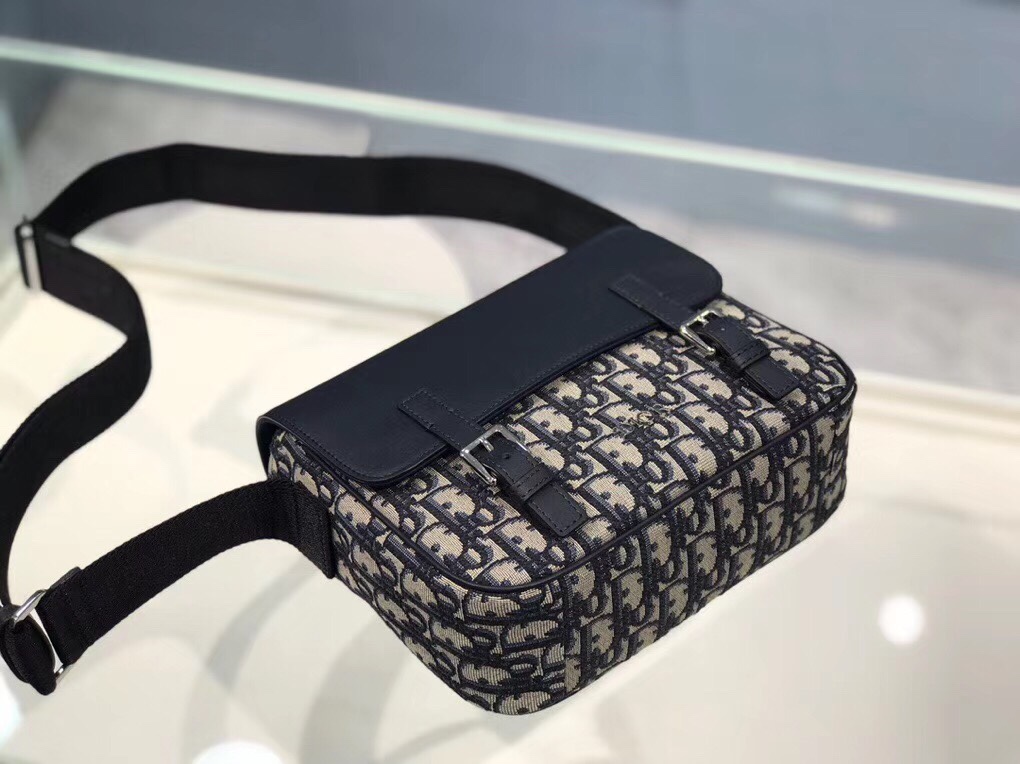 D*or blue messenger bag