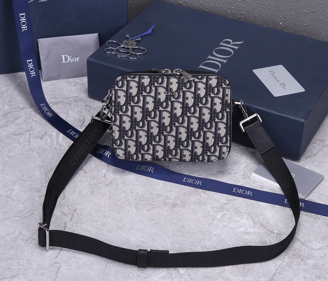D*or men’s shoulder bag