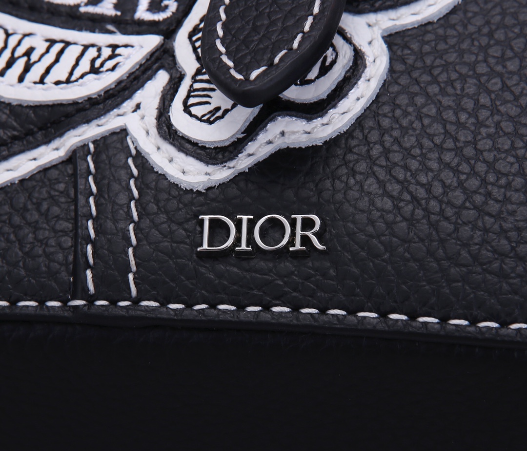D*or men’s bee print shoulder bag