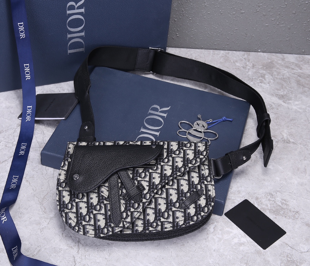 D*or men’s saddle bag