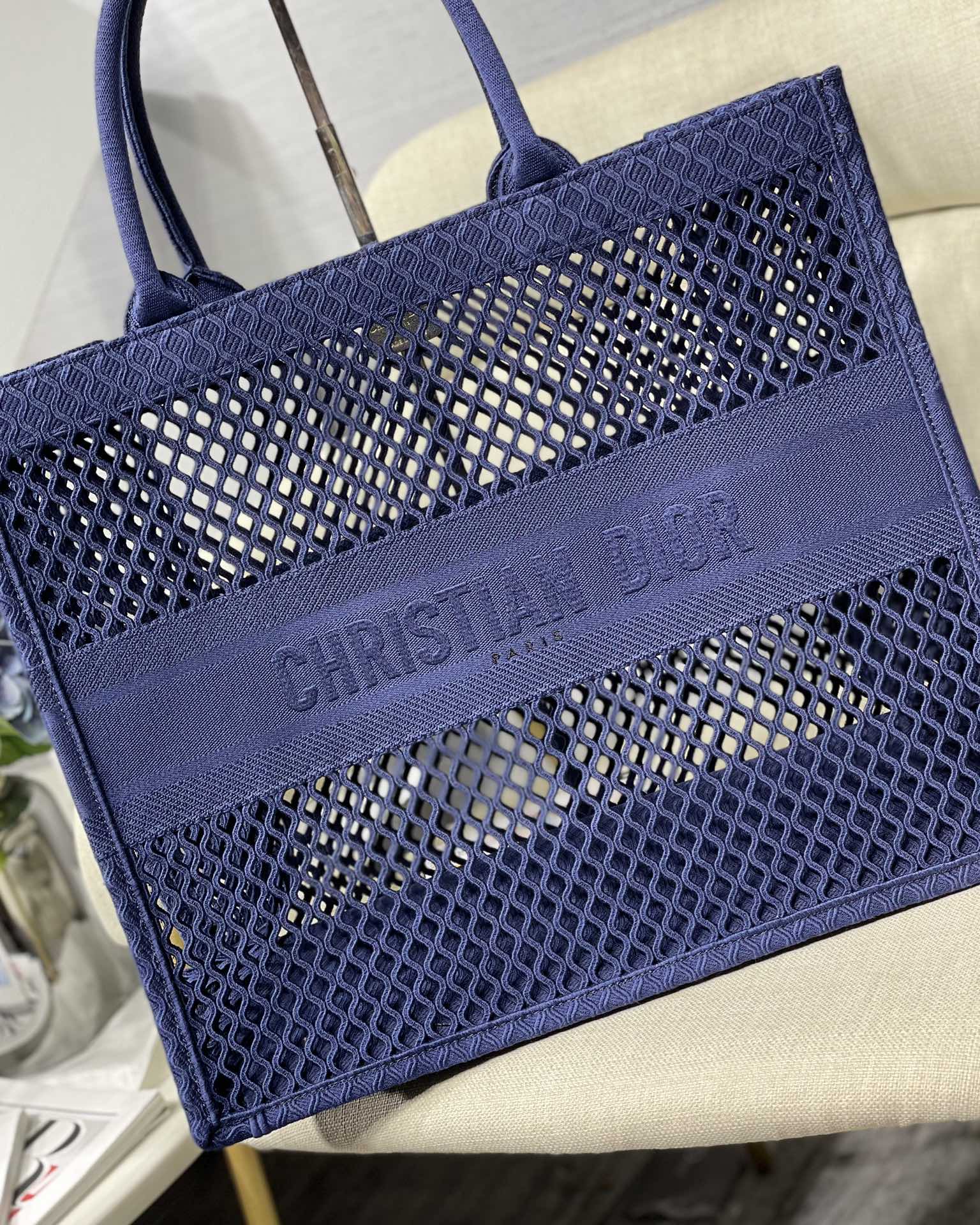 D*or book tote
