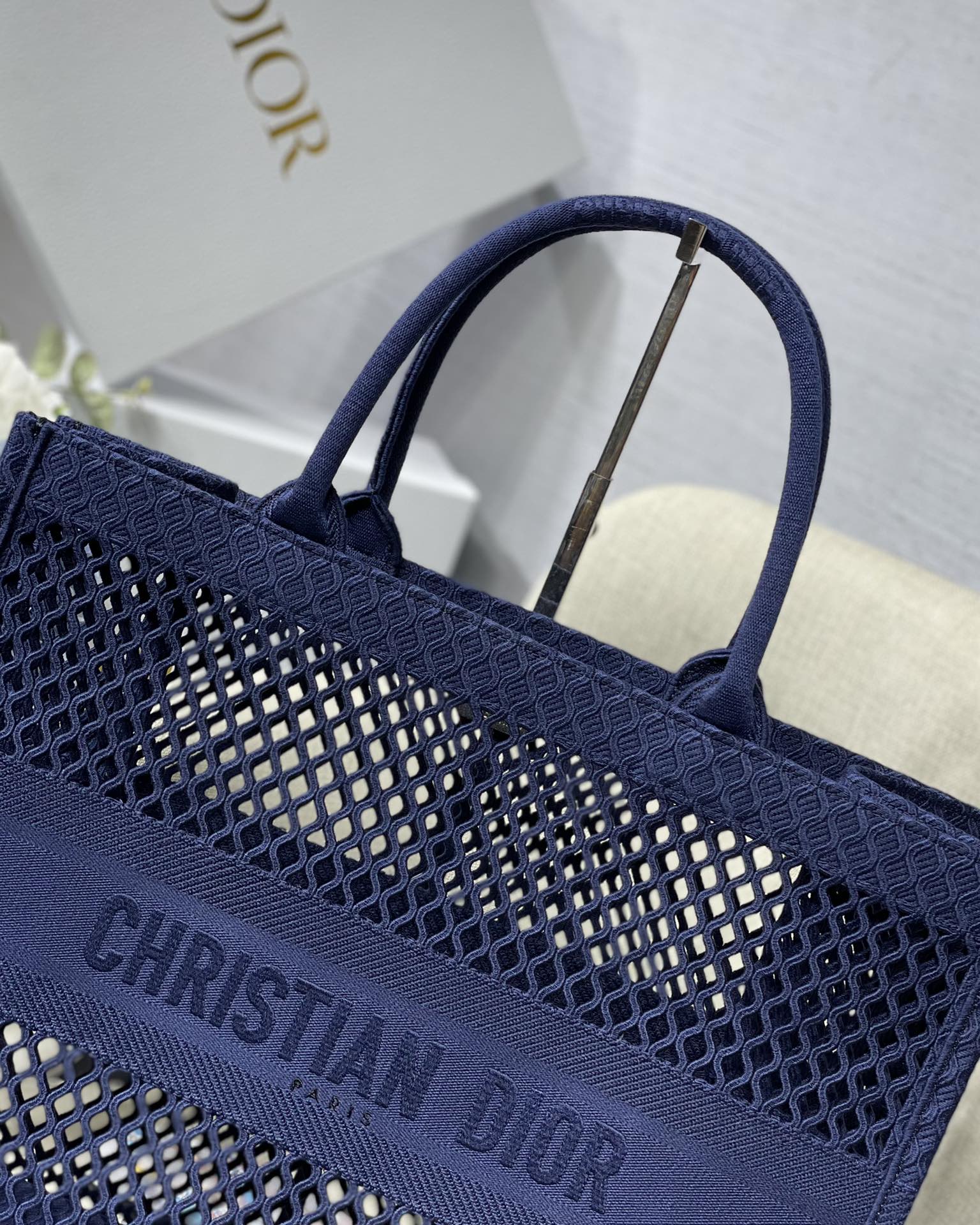 D*or book tote