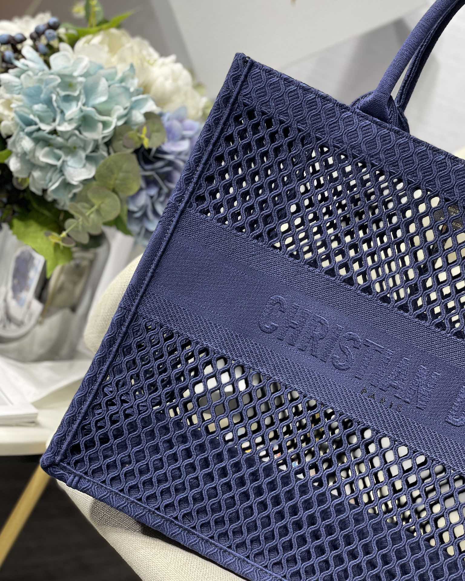 D*or book tote