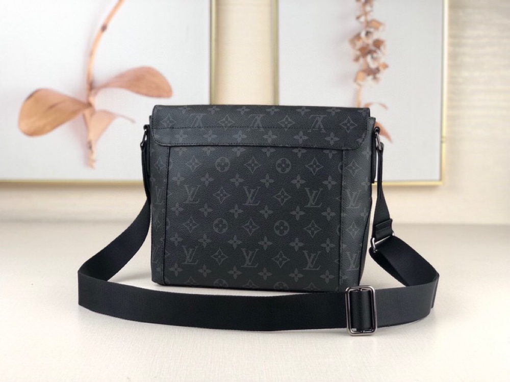 l**is V*t*n monogram eclipse messenger pm