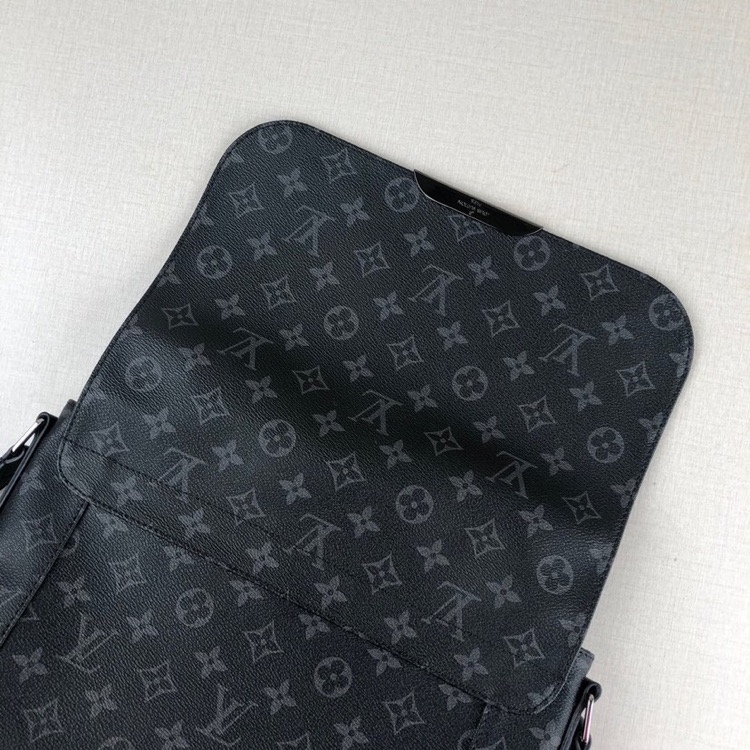 l**is V*t*n monogram eclipse messenger pm