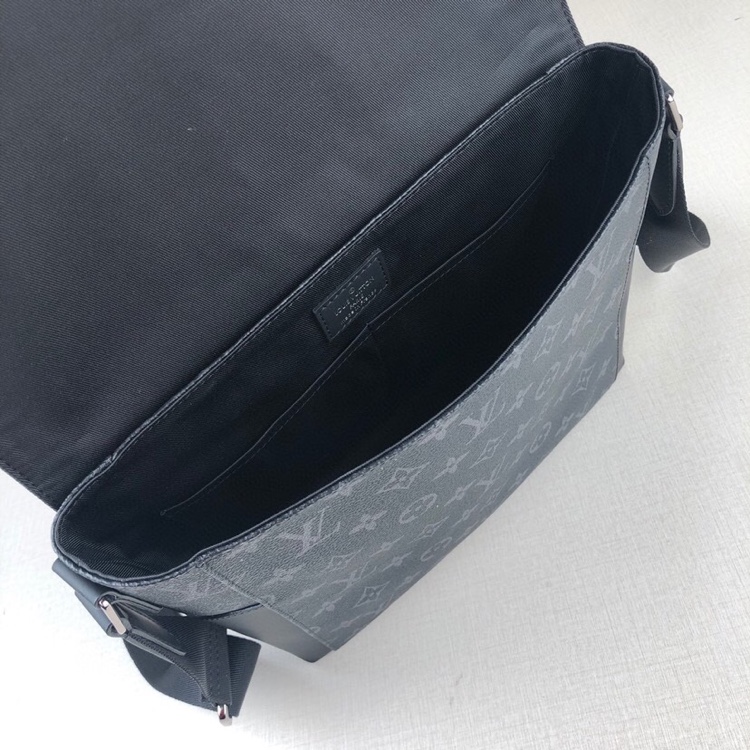 l**is V*t*n monogram eclipse messenger pm