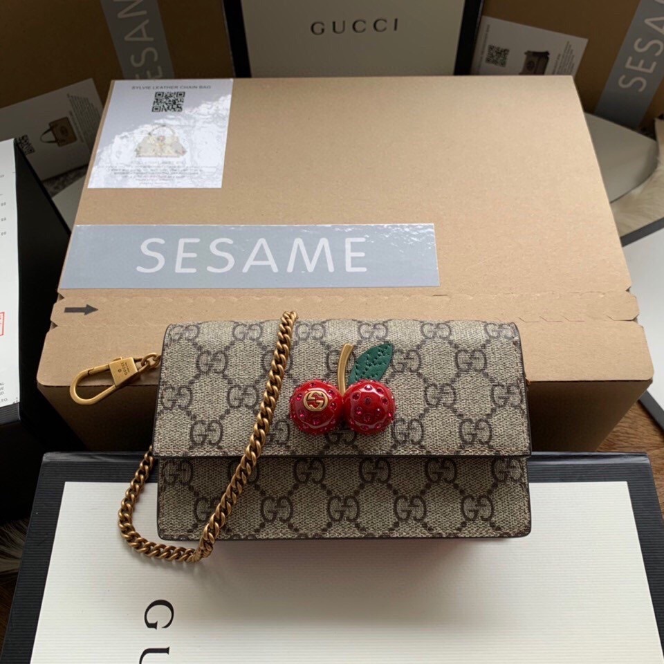 G*u*i cherry wallet