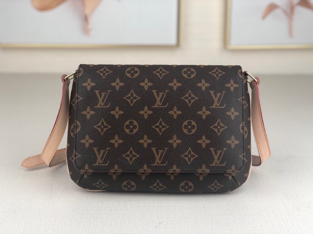 l**is V*t*n musette tango short shoulder bag