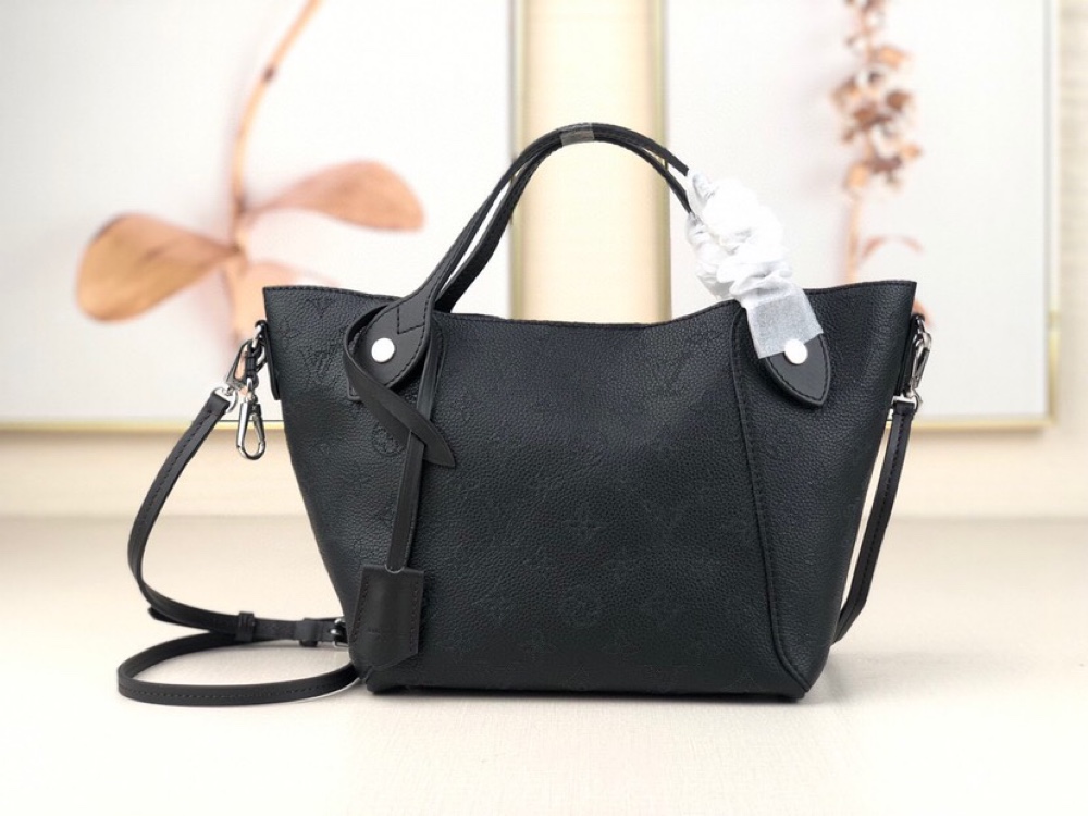 l**is V*t*n mahina leather hina pm