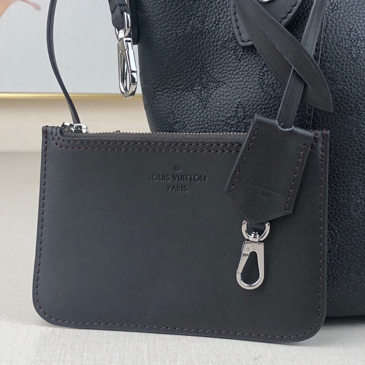 l**is V*t*n mahina leather hina pm