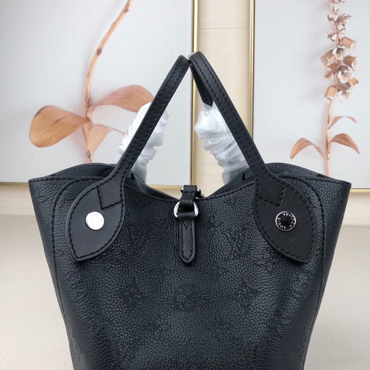 l**is V*t*n mahina leather hina pm