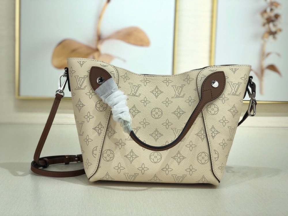 l**is V*t*n mahina leather hina pm