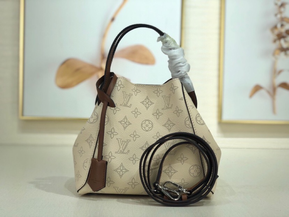 l**is V*t*n mahina leather hina pm